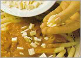 Completar con la coliflor cortada en pequeñísimos trozos. Remover todo y servir humeante.