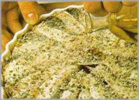 Añadir otra capa de sardinas y cubrirlas con la otra mitad del combinado. Regar con aceite de oliva.