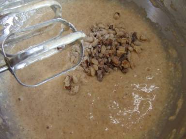 Tamizar las harinas y mezclarlas con el coco y la levadura.