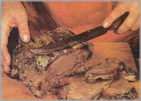Utilizar un cuchillo grande y muy afilado, pues en caso contrario, la carne se desmenuzaría.