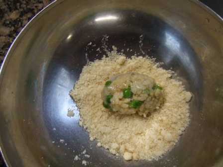 Poner a calentar el aceite y cuando esté bien caliente ir friendo las croquetas.