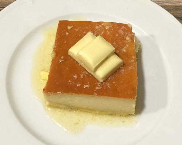 Flan de chocolate blanco