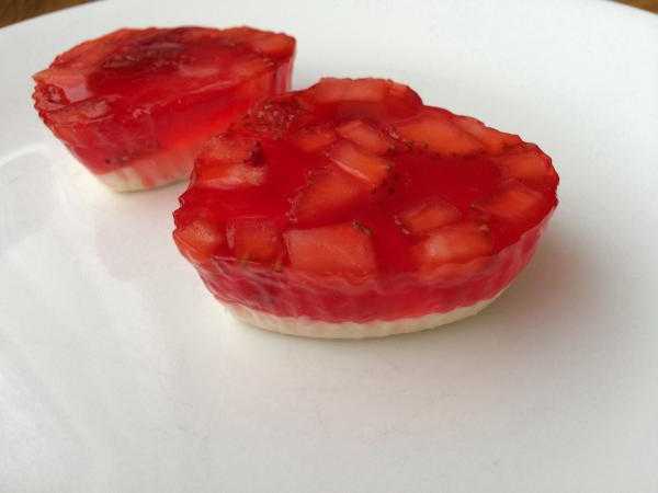 Gelatina de fresa y queso crema