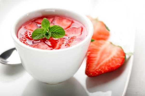 Gelatina de fresas al arroz con leche