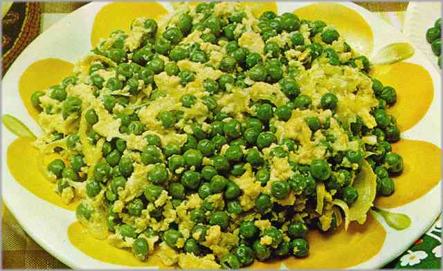 Guisantes con nata y huevo
