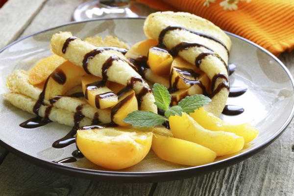 Melocotón en almíbar y chocolate