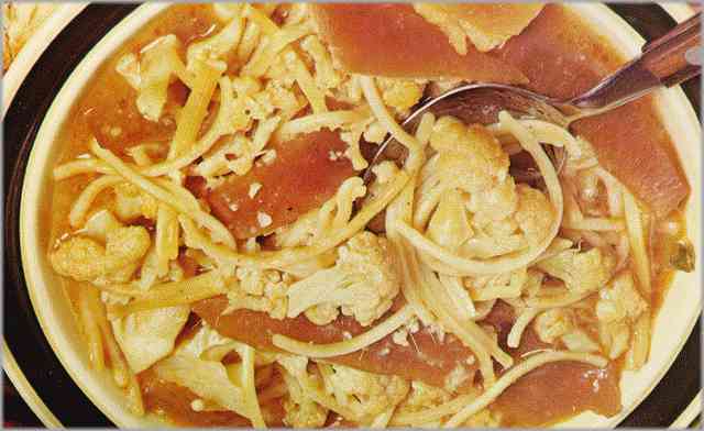 Menestra de pasta y coliflor