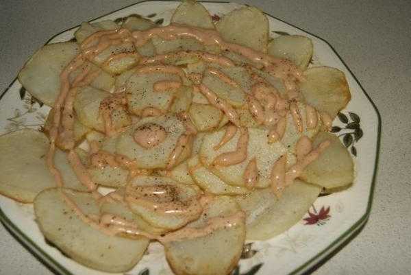 Patatas bravas fritas