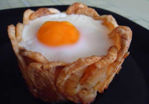 Pisto en cesta de patatas