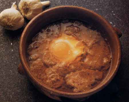 Sopa de ajo al pimenton