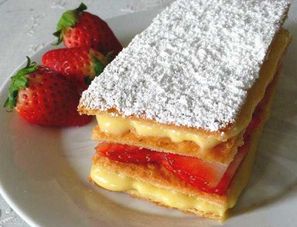 Tarta de hojaldre y fresas