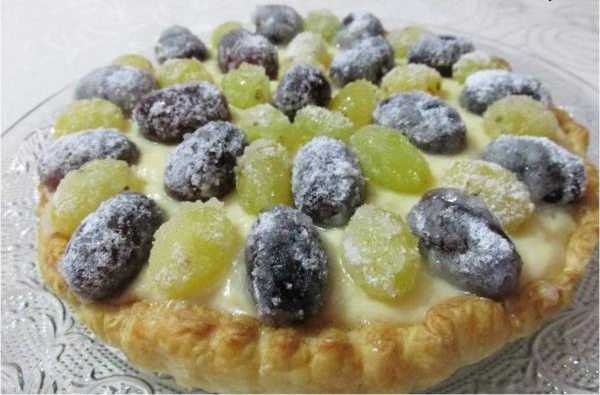 Tarta de uvas con crema pastelera