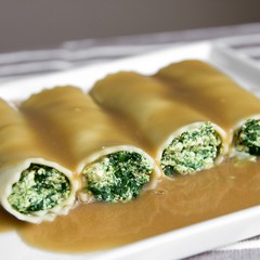 Canelones de tofu y espinacas con bechamel de soja