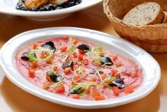 Carpaccio de atún con tomate