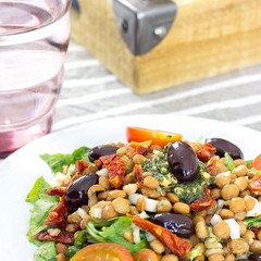 Ensalada de lentejas con salsa pesto