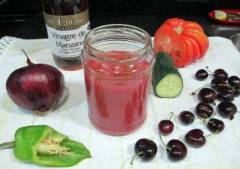 Gazpacho de cerezas y tomates