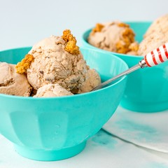 Helado vegano de mantequilla de cacahuete