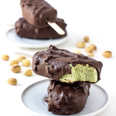 Helado vegano de matcha y pistachos