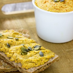 Paté de zanahoria y pipas de calabaza