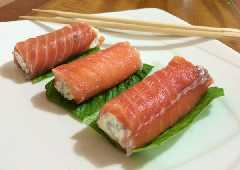 Rollitos de salmón ahumado con queso