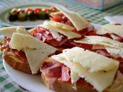 Tapas de jamón y queso