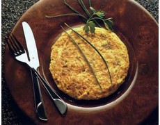 Tortilla de merluza y cebollinos