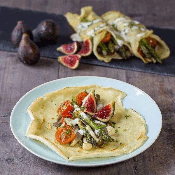 Crêpes veganos de espárragos, setas e higos