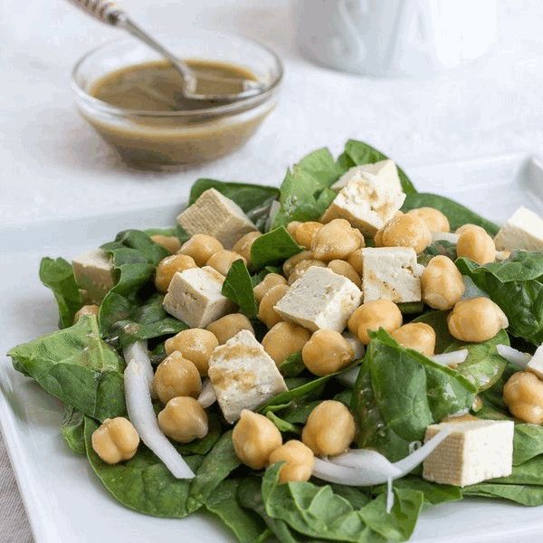 Ensalada de garbanzos con salsa de tahín