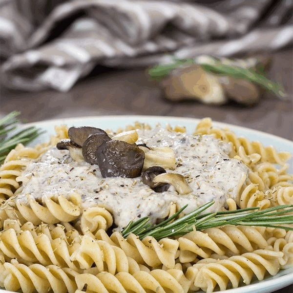 Hélices con salsa de boletus vegana