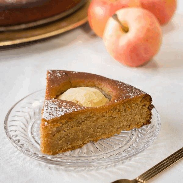 Tarta de almendras y manzana